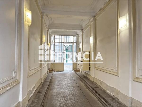 Location Local commercial 1 pièce 131.4 m² - 33 RUE GODOT DE MAUROY Paris 75009