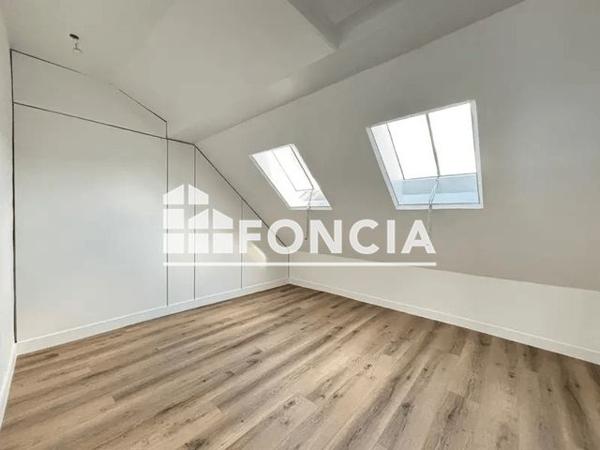 Location Local commercial 1 pièce 131.4 m² - 33 RUE GODOT DE MAUROY Paris 75009