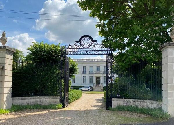 Maison à vendre    9 pièces •  Ézy-sur-Eure