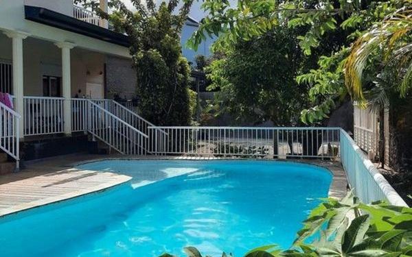 Maison à vendre    6 pièces • 196 m2 Sainte-Suzanne