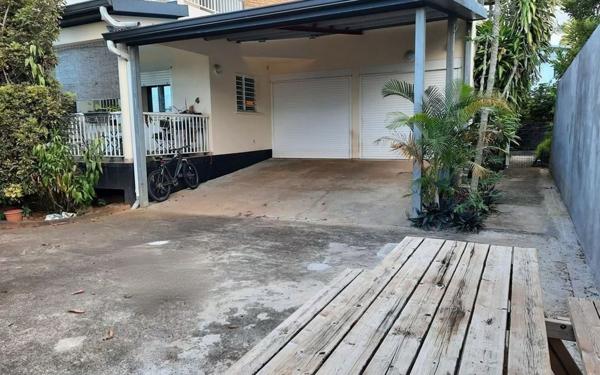 Maison à vendre    6 pièces • 196 m2 Sainte-Suzanne