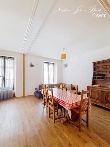 Lumineux T3 67M2 en plein centre-ville de  Taninges