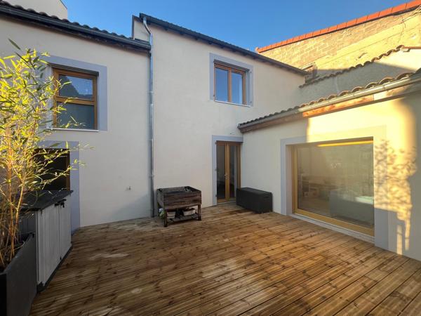 PONT DU CHATEAU- MAISON DE VILLE 117 M2 AVEC COUR ET TERRASSE - Pont du chateau