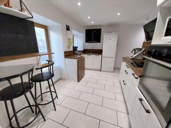 PONT DU CHATEAU- MAISON DE VILLE 117 M2 AVEC COUR ET TERRASSE - Pont du chateau