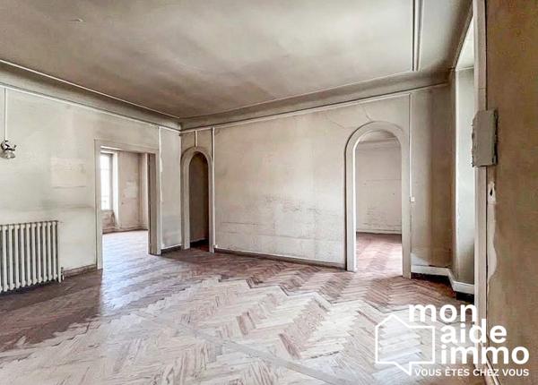 Maison de ville à rénover 480m2 -12 pièces-