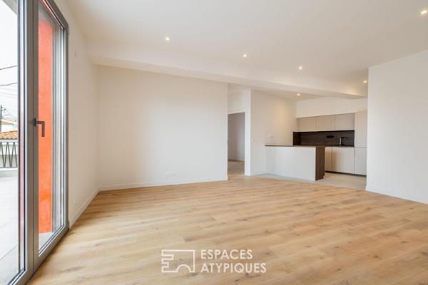 Appartement au dernier étage baigné de lumière à deux pas du Marché Central