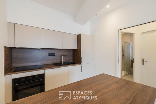 Appartement au dernier étage baigné de lumière à deux pas du Marché Central