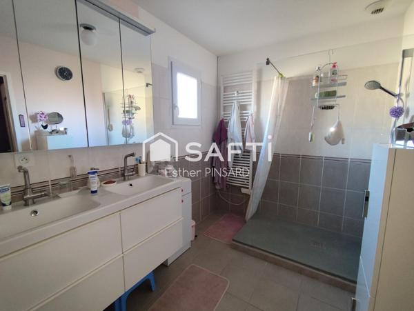 Belle maison mitoyenne par le garage à Ambérieu