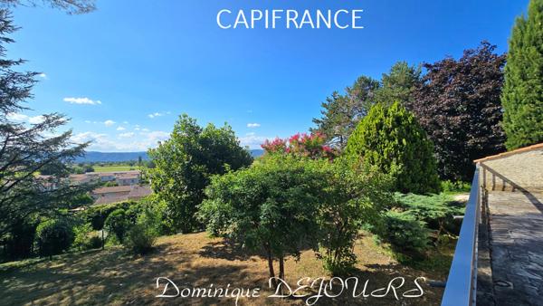 Aux portes de la Provence, dans un quartier résidentiel calme, maison de 192 m² dans un parc de 5000m², clos et arboré avec vue dominante sur la vallée du Rhône.