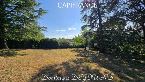 Aux portes de la Provence, dans un quartier résidentiel calme, maison de 192 m² dans un parc de 5000m², clos et arboré avec vue dominante sur la vallée du Rhône.