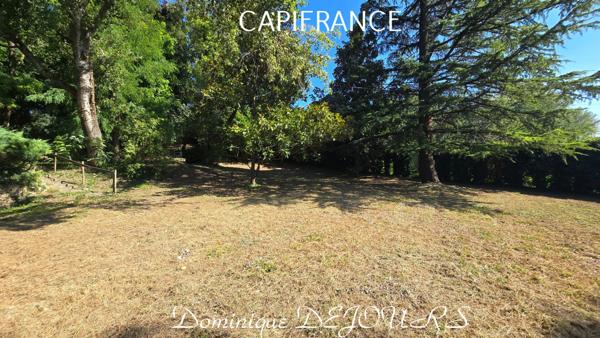 Aux portes de la Provence, dans un quartier résidentiel calme, maison de 192 m² dans un parc de 5000m², clos et arboré avec vue dominante sur la vallée du Rhône.