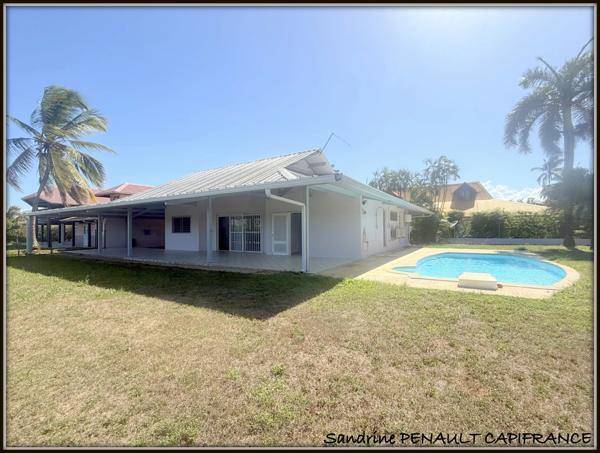 A VENDRE A KOUROU (97310) UNE MAGNIFIQUE VILLA T4 DE 120 m² - TERRAIN DE 971 m² - AU PRIX DE 398 000 €.