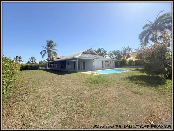 A VENDRE A KOUROU (97310) UNE MAGNIFIQUE VILLA T4 DE 120 m² - TERRAIN DE 971 m² - AU PRIX DE 398 000 €.