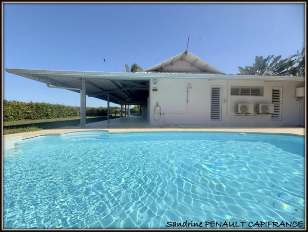 A VENDRE A KOUROU (97310) UNE MAGNIFIQUE VILLA T4 DE 120 m² - TERRAIN DE 971 m² - AU PRIX DE 398 000 €.