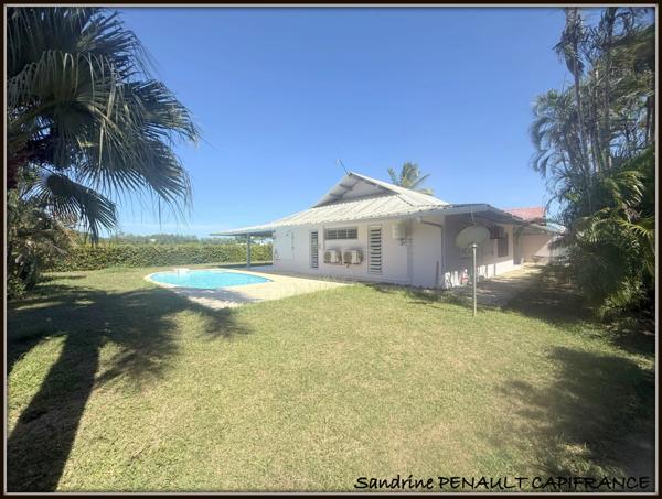 A VENDRE A KOUROU (97310) UNE MAGNIFIQUE VILLA T4 DE 120 m² - TERRAIN DE 971 m² - AU PRIX DE 398 000 €.