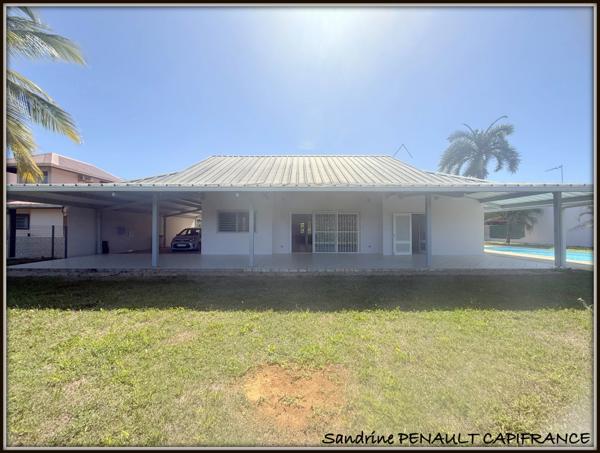 A VENDRE A KOUROU (97310) UNE MAGNIFIQUE VILLA T4 DE 120 m² - TERRAIN DE 971 m² - AU PRIX DE 398 000 €.