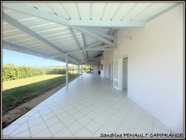 A VENDRE A KOUROU (97310) UNE MAGNIFIQUE VILLA T4 DE 120 m² - TERRAIN DE 971 m² - AU PRIX DE 398 000 €.