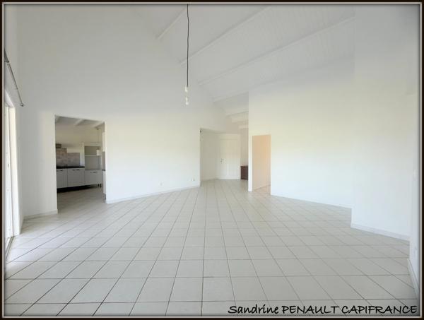 A VENDRE A KOUROU (97310) UNE MAGNIFIQUE VILLA T4 DE 120 m² - TERRAIN DE 971 m² - AU PRIX DE 398 000 €.