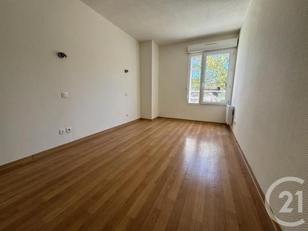 Immeuble à vendre  356 m 2   GRAULHET  - 81