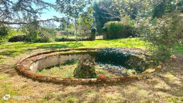 Ancienne propriété viticole du 19 eme siècle près du Tarn et d'un ruisseau.