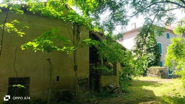 Ancienne propriété viticole du 19 eme siècle près du Tarn et d'un ruisseau.