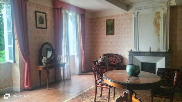 Ancienne propriété viticole du 19 eme siècle près du Tarn et d'un ruisseau.