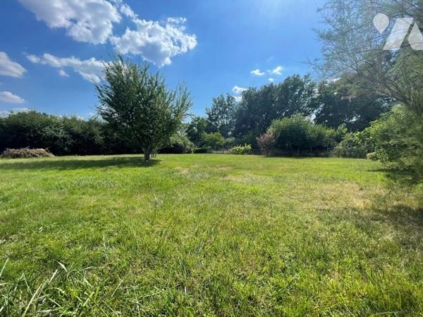 Grézieu-La-Varenne, terrain à bâtir de 615m²