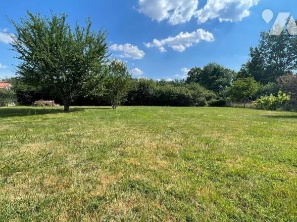 Grézieu-La-Varenne, terrain à bâtir de 615m²