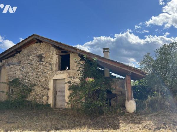 Ancienne ferme en pierre et dépendances à rénover 831m2