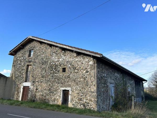Ancienne ferme en pierre et dépendances à rénover 831m2