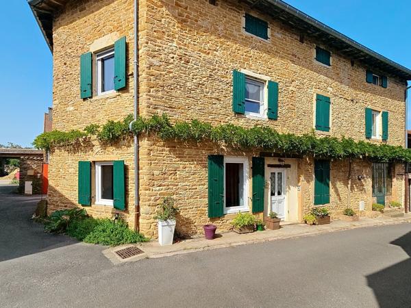 Maison en pierre de 200 m² au calme