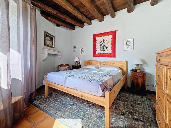 Maison en pierre de 200 m² au calme