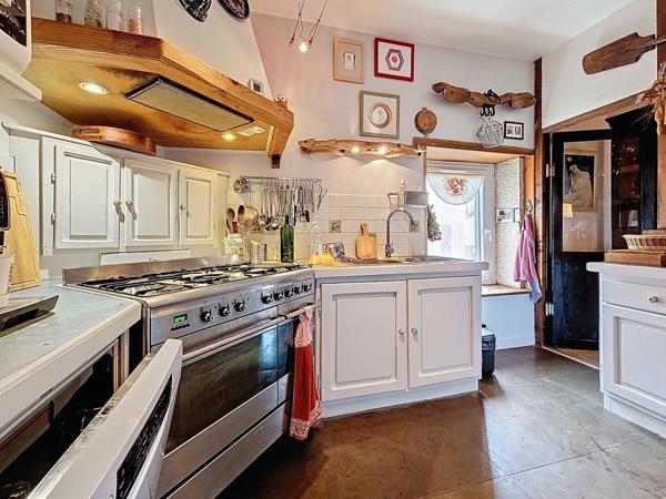 Maison en pierre de 200 m² au calme