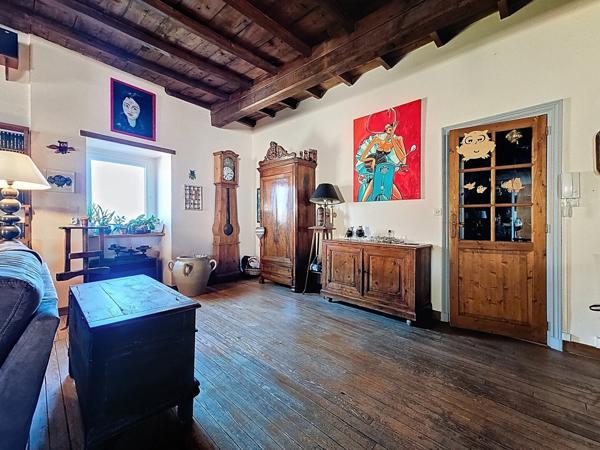 Maison en pierre de 200 m² au calme