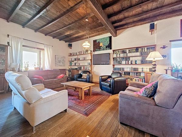 Maison en pierre de 200 m² au calme