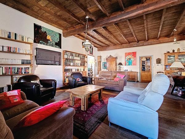 Maison en pierre de 200 m² au calme