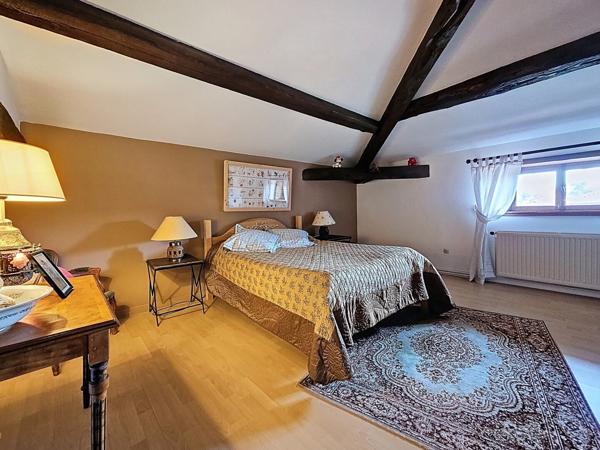 Maison en pierre de 200 m² au calme