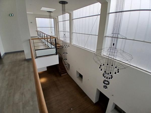 A LOUER Local d'activité de plus 3600 m2 sur 10 000m2 de terrain