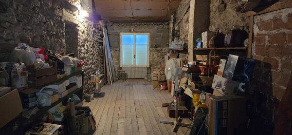 Maison de village avec terrain et dépendance