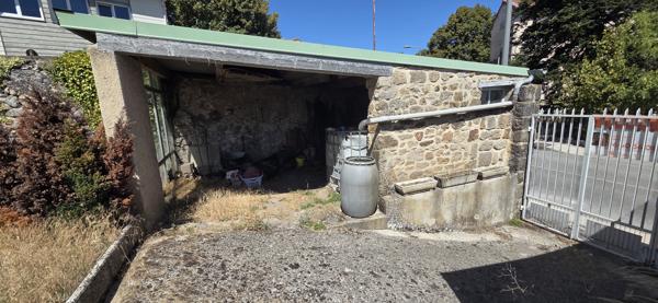 Maison de village avec terrain et dépendance
