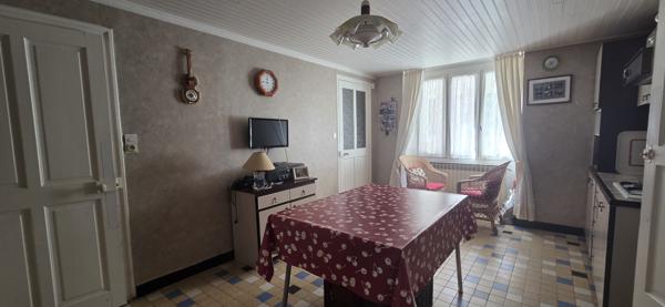 Maison de village avec terrain et dépendance
