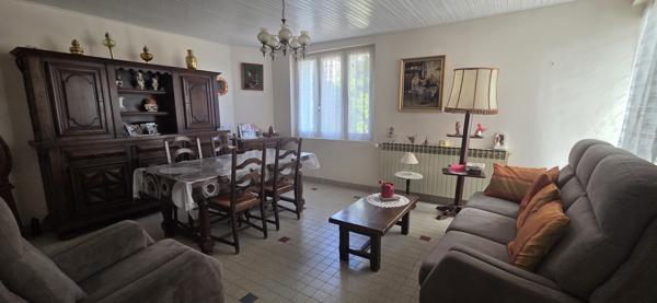 Maison de village avec terrain et dépendance