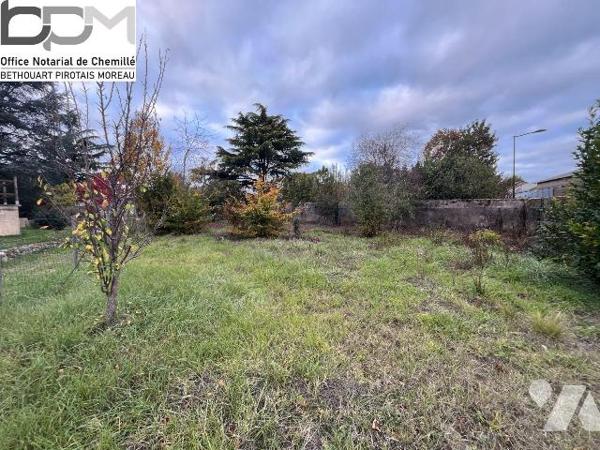 Opportunité à saisir ! À deux pas du centre-ville, terrain constructible de 675 m², partielleme...