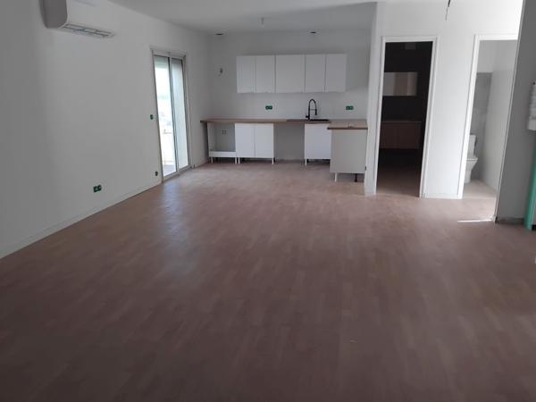 Appartement rénové 4 pièces avec grande terrasse et garage Le Grau-du-Roi (30240)