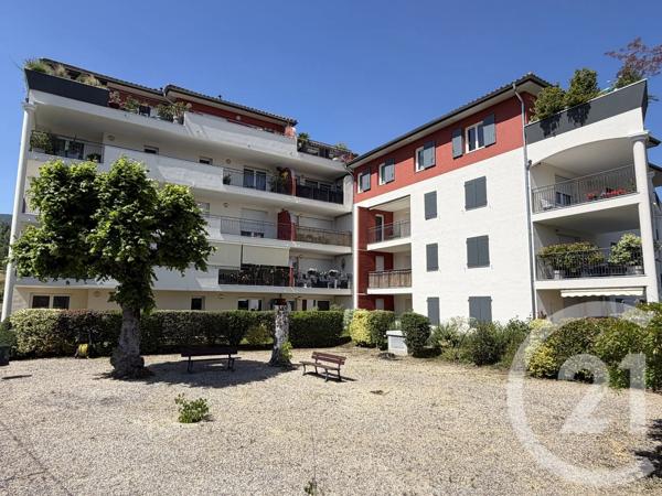 Appartement T4 à vendre  3 pièces - 79 m 2   VOIRON  - 38