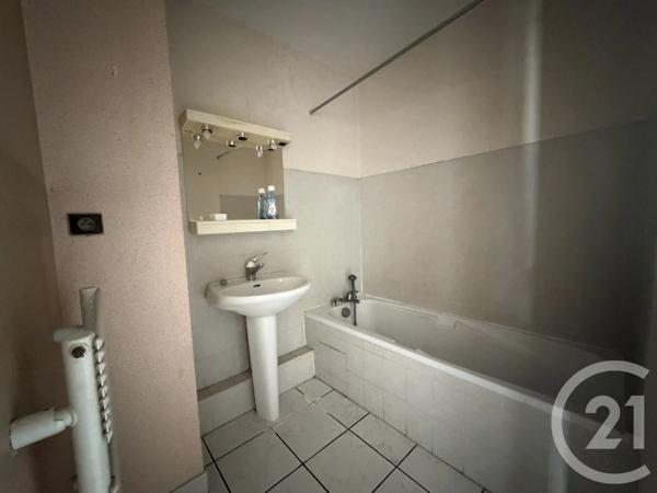 Appartement T4 à vendre  3 pièces - 79 m 2   VOIRON  - 38