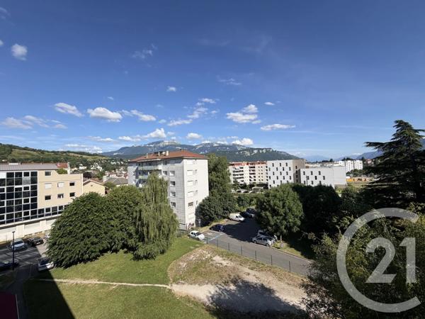 Appartement T4 à vendre  3 pièces - 79 m 2   VOIRON  - 38