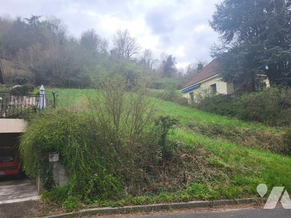 LOIRE SUR RHONE. terrain à bâtir de 811 m² + 814 m²