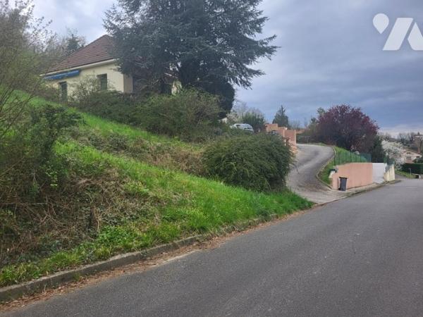 LOIRE SUR RHONE. terrain à bâtir de 811 m² + 814 m²