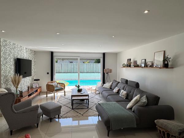 PAVILLON DE PLAIN PIED AVEC PISCINE - 330m2 HABITABLE